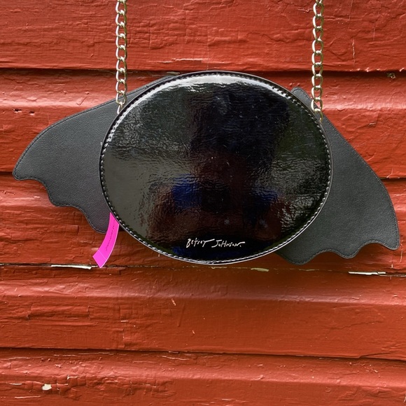 New! Betsey Johnson Movable Wings Glow-in-the-Dark Bat Skeleton Crossbody Bag - Picture 2 of 5